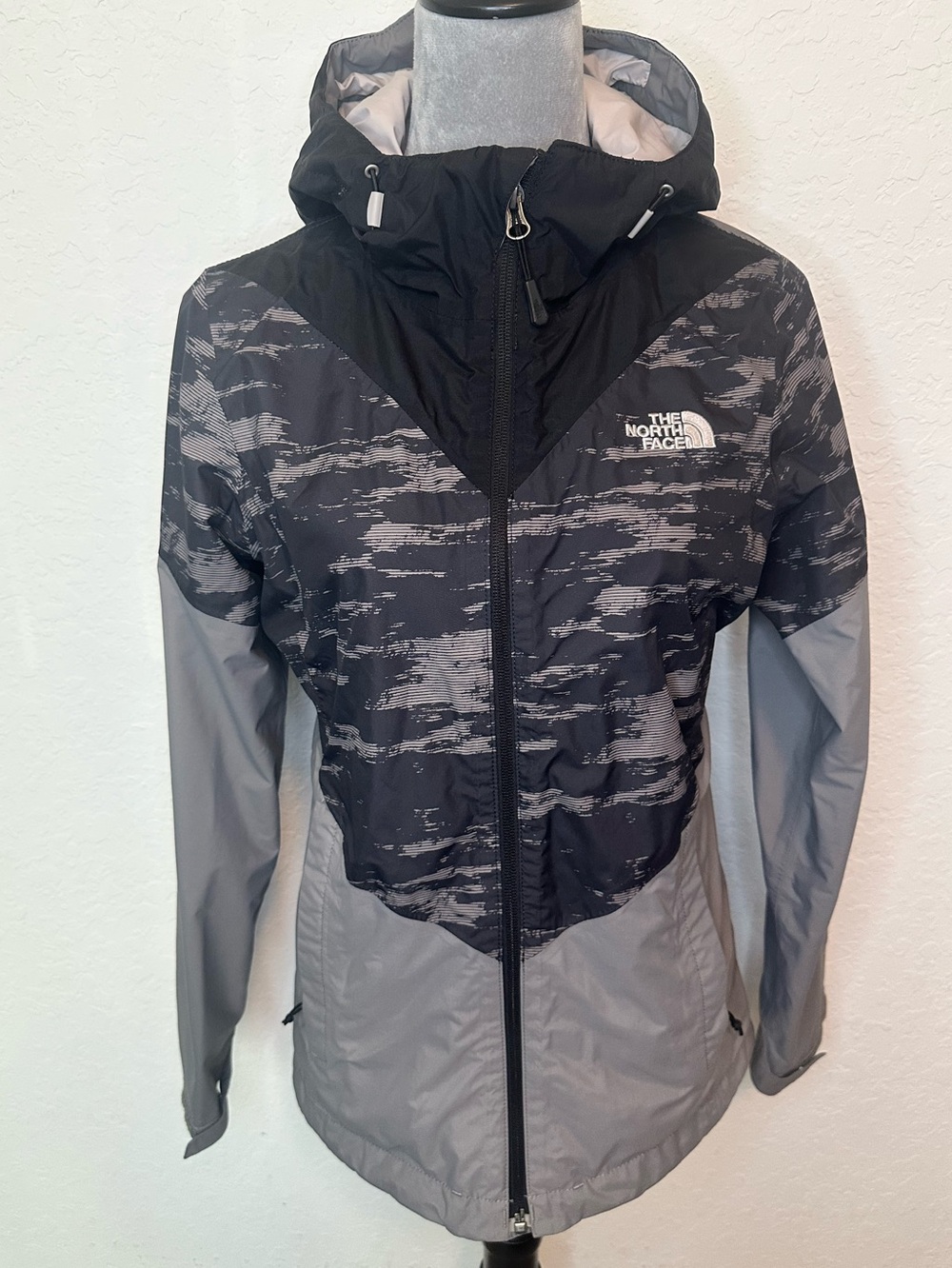 The North Face Ari Triclimate Shell Jacket Women’s XS Gray Black Lightweight